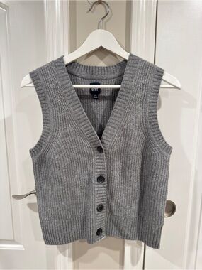 GAP Gray Ribbed Button-Up Knit Vest
